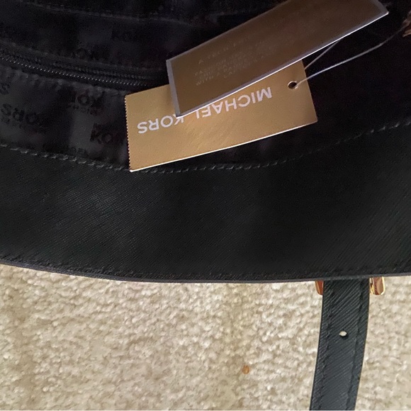 New large black leather MK purse with sleeve inside for I pad - Picture 5 of 7